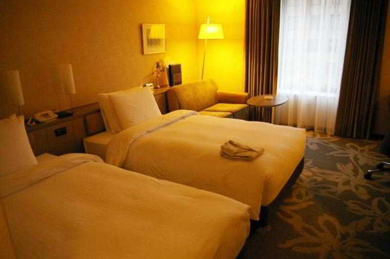 Hotel Leopalace Hakata Fukuoka  Exterior photo