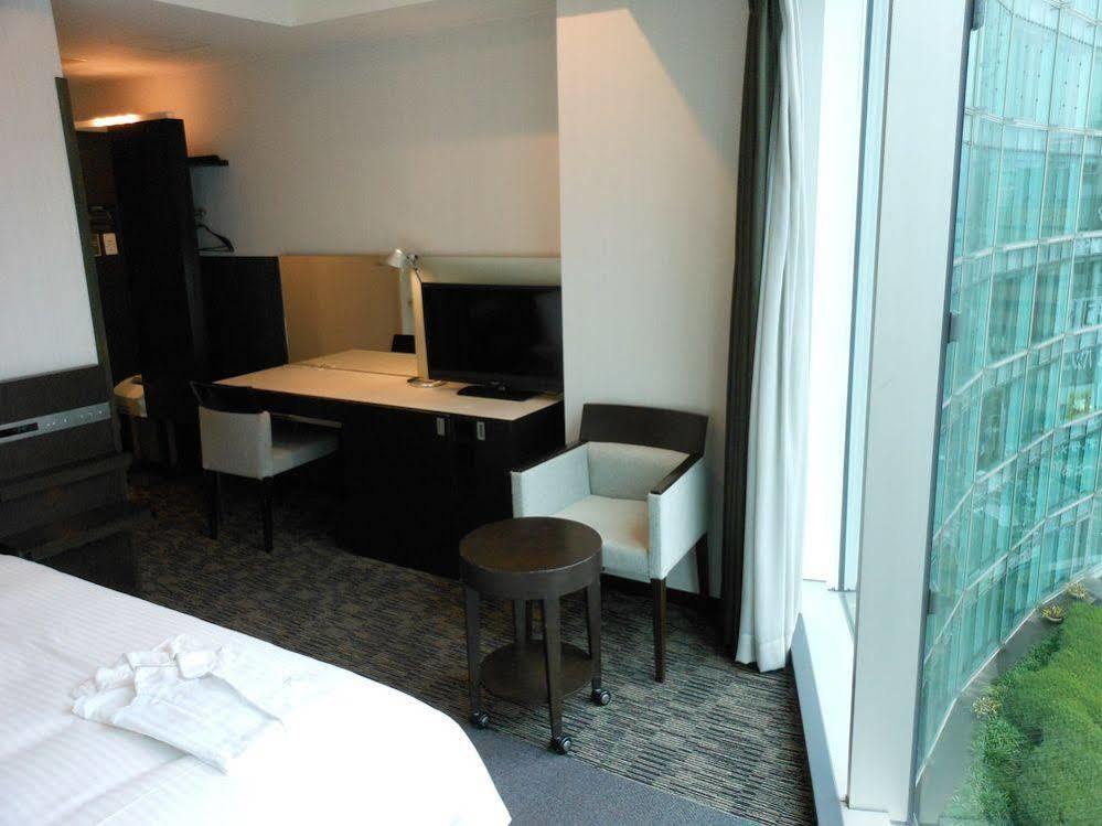 Hotel Leopalace Hakata Fukuoka  Exterior photo